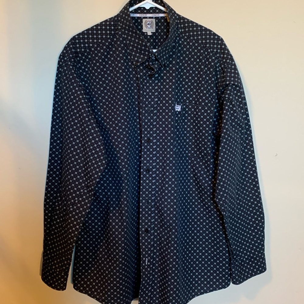Men’s Black with White Pattern Large Button-down collar shirt